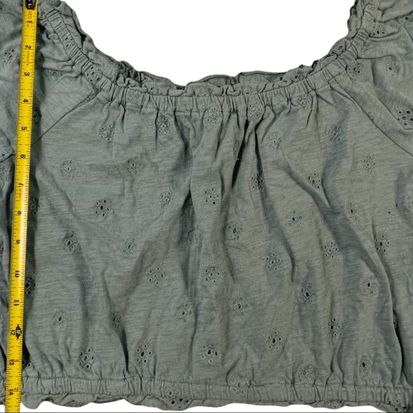 Streetwear Society size small light green short sleeve crop top, flower design - Picture 9 of 12